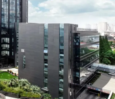 家装全屋装修与商业工装施工服务对比：如何选择合适的建筑装饰方案
