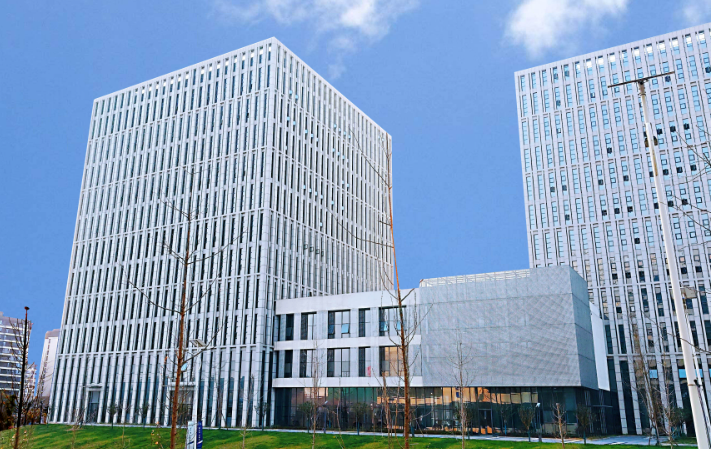 北京东升苏艺建筑装饰公司：家装全屋装修与工装施工服务对比分析